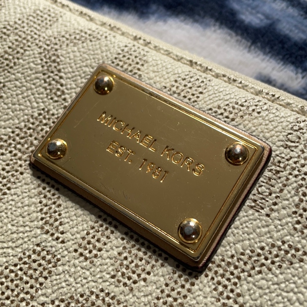 Authentic MK Wallet - Picture 2 of 4